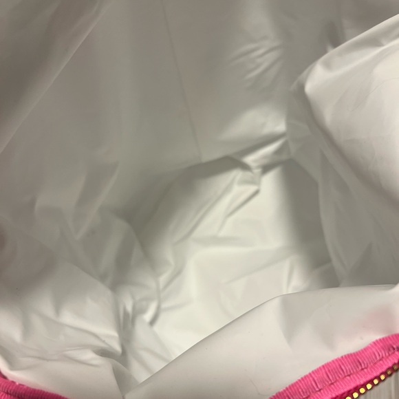 Lilly Pulitzer Insulated Soft Beach Cooler Adjustable Shoulder Strap With Handle - Picture 5 of 7